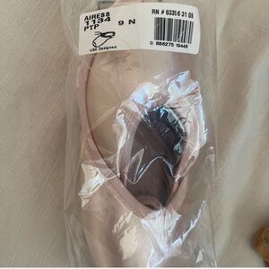 NEVER worn size 9 Capezio pointe shoes